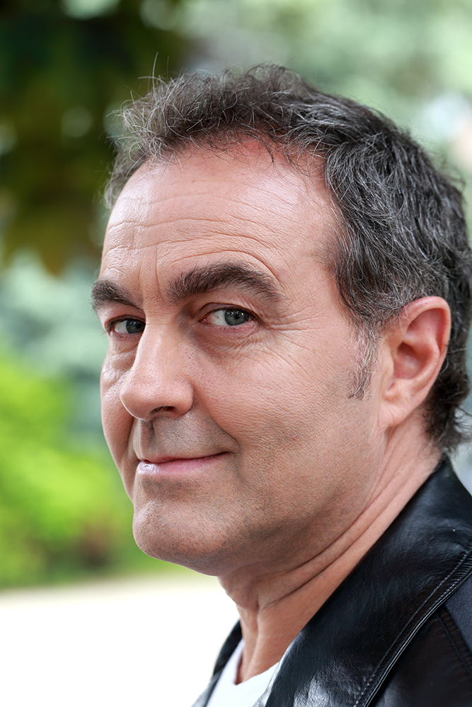 Pierre Lachance éditeur par la force des choses Paroles & Musique Pierre Lachance éditeur par la force des choses Paroles & Musique