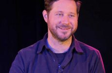 Dan Mangan reçoit le prix SOCAN de l’auteur-compositeur de l’année aux Western Canadian Music Awards