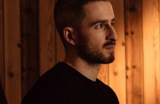 Luca Fogale passe ses journées au piano