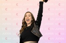 Vidéo : JUNOs 2022 – Les conseils de Serena Ryder pour les jeunes auteurs-compositeurs-interprètes