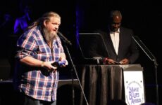 Matt Andersen remporte le trophée l’auteur-compositeur de l’année SOCAN aux Maple Blues Awards 2024